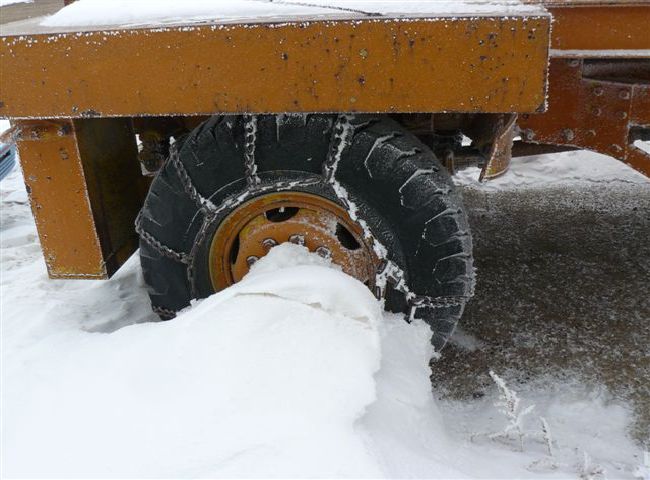 http://www.badgoat.net/Old Snow Plow Equipment/Trucks/Oshkosh Plow Trucks/Town of Wately 1948 Oshkosh/GW650H480-3.jpg